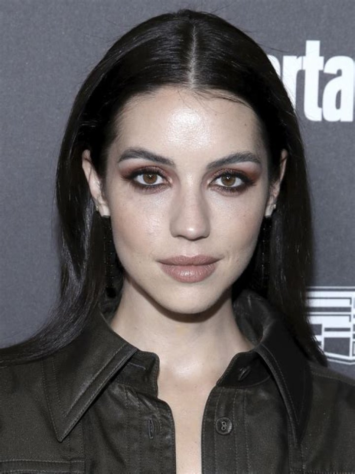 Adelaide Kane Biography - Facts, Childhood, Family Life & Achievements