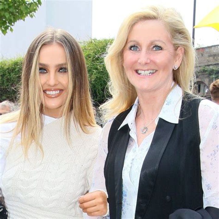 Alex Oxlade-Chamberlain Bio, Age, Parents, Girlfriend and Net Worth