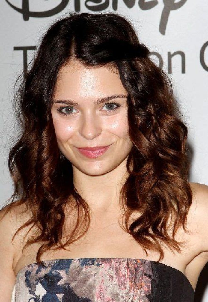 Alexandra Krosney Bra Size, Age Weight, Height, Measurements