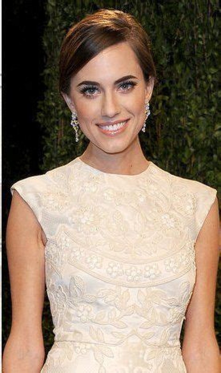 Allison Williams Bra Size, Age, Weight, Height, Measurements