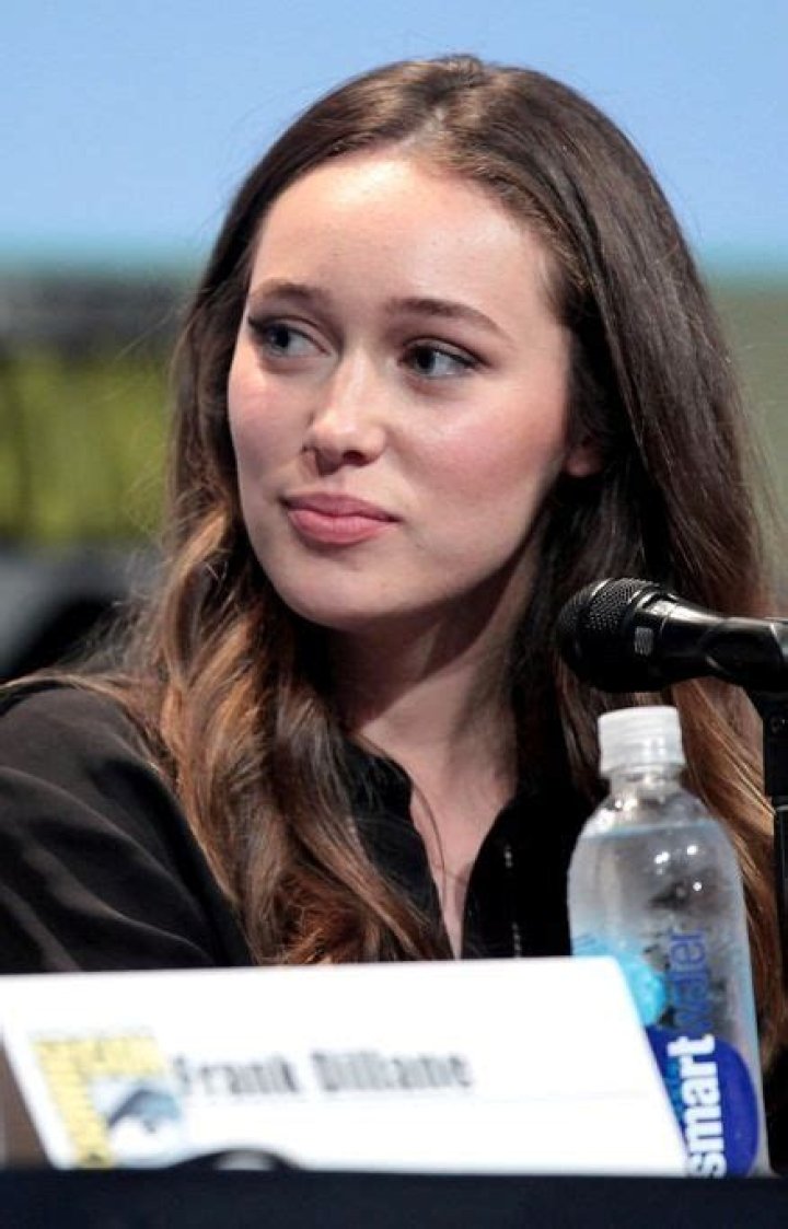 Alycia Debnam-Carey Bra Size, Age, Weight, Height, Measurements