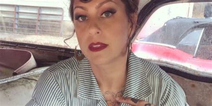 American Pickers’ Danielle Colby Shares Swimsuit Photo to 