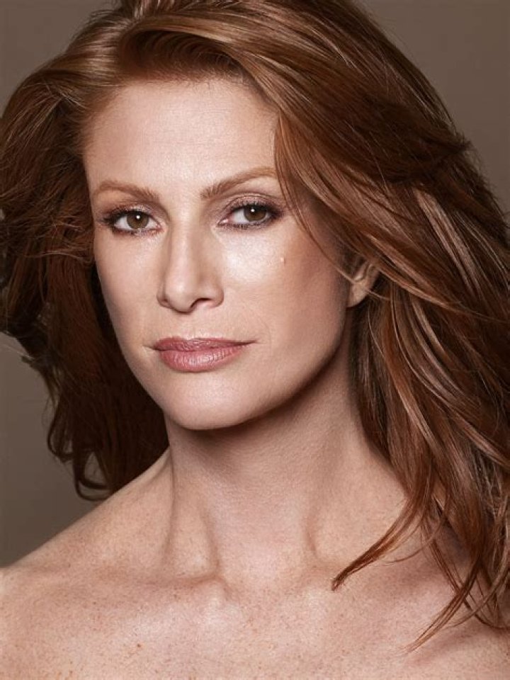 Angie Everhart Biography - Facts, Childhood, Family & Achievements of Actress & Model