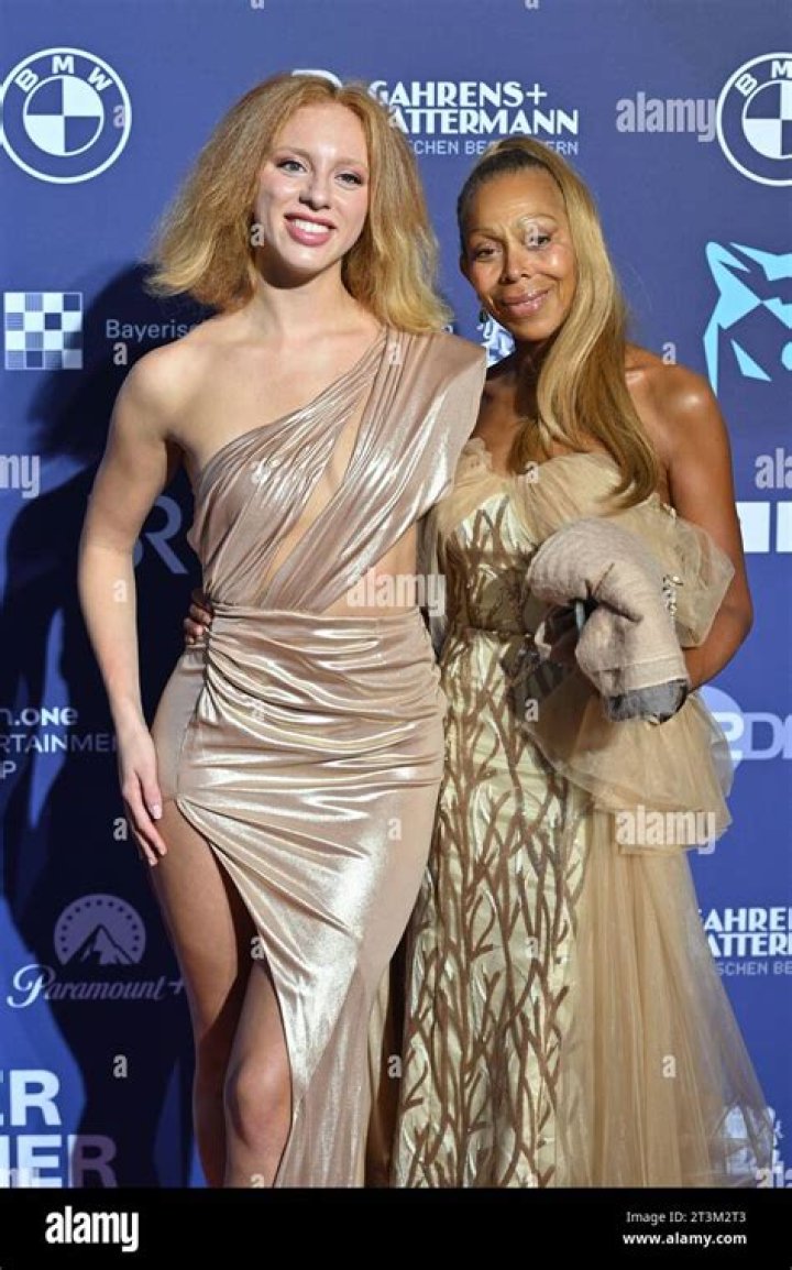 Who is Boris Becker daughter? Who is Anna Ermakova mother?