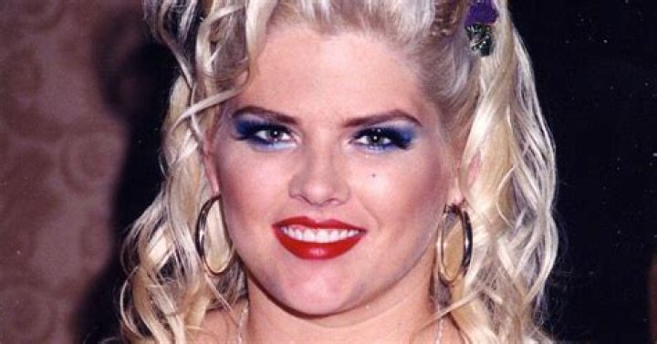Anna Nicole Smith Biography - Childhood, Life Achievements & Timeline