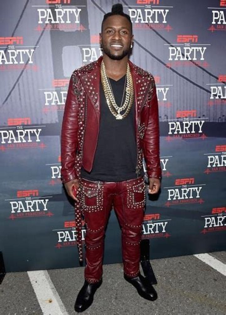 Antonio Brown Height Weight Body Measurements Shoe Size Stats Facts