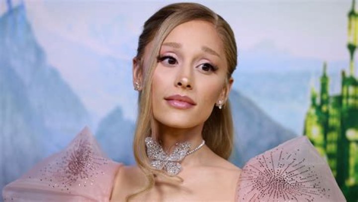 Ariana Grande – Here’s Why She Made Her New Romance Public Despite Bad Past Experiences With Dating In The Spotlight!