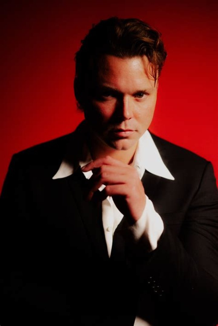 Ashton Irwin Biography - Facts, Childhood, Family Life & Achievements