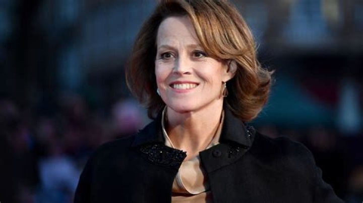 ‘Avatar 2’ fans scratching their heads at Sigourney Weaver playing a teenager