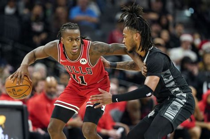 Ayo Dosunmu Family Details: His Girlfriend And Relationships Details