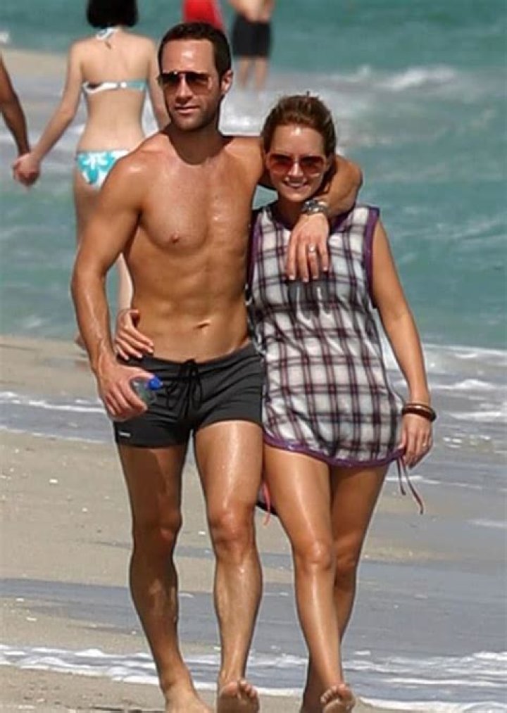 Becki Newton Bra Size, Age, Weight, Height, Measurements