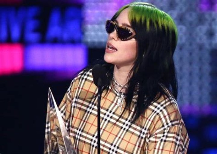 Billie Eilish Held A Lollipop And Wore Burberry As She Recieved One Of Her American Music Awards