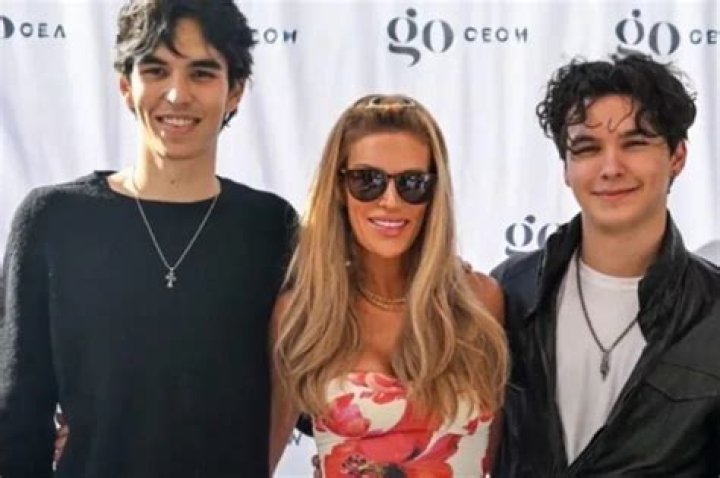 Brandi Glanville Posts Pic Of Her And Denise Richards Kissing Amid Affair Rumors