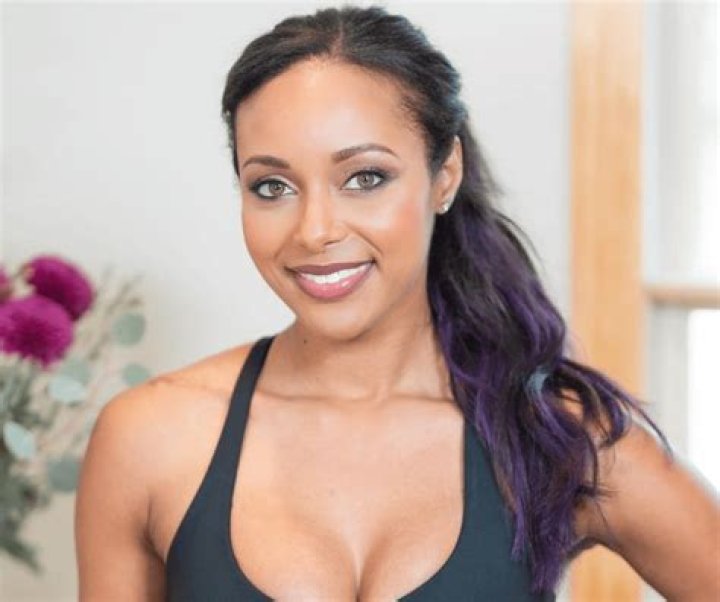 Brandi Rhodes Shares Swimsuit Photo Looking 