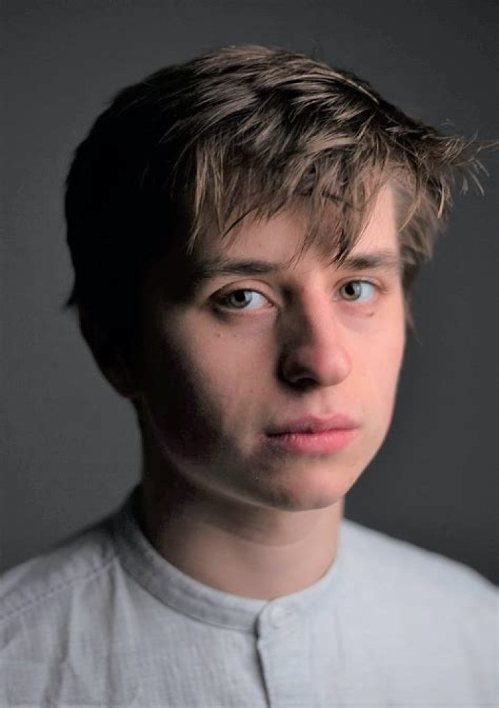 Calum Ross Wiki, Age, Birthday, Girlfriend, Height, Parents & More