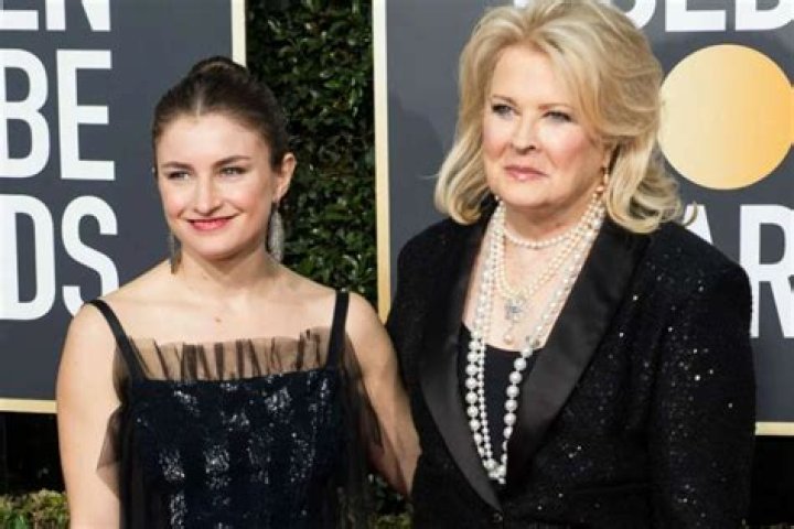 Candice Bergen And Chloe Malle Walk Golden Globes Red Carpet As ‘Renew Murphy Brown’ Continues To Trend