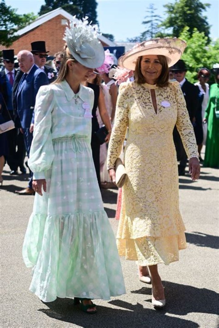 Carole Middleton Wedding Photo And Dress: Alizée Thevenet Wore The Gown On Her Special Day