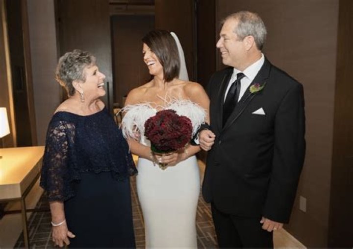 CBS: Dana Jacobson Husband Sean Grande – Is She Really Married? Everything About The Morning Host