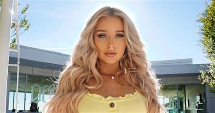 Charlotte Parkes – Bio, Facts, Family Life of the YouTuber