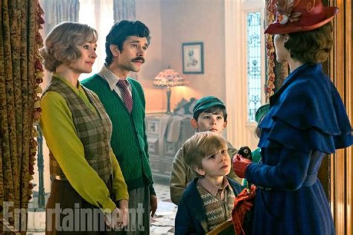 New Mary Poppins Returns Photos Tease A Delightful Disney Sequel