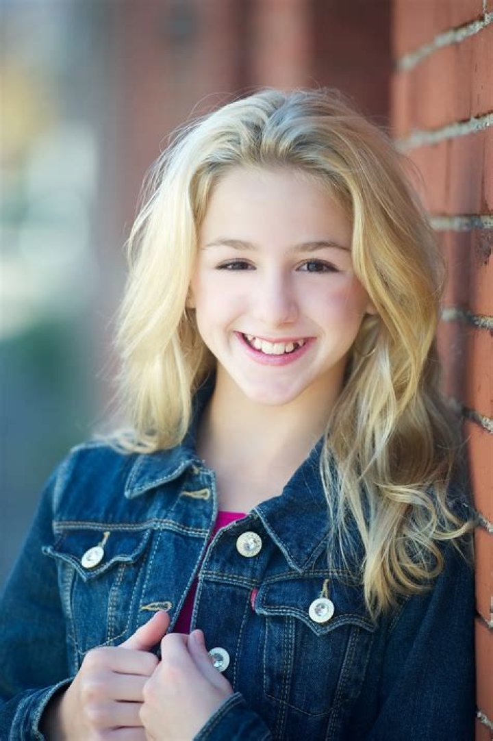 Chloe Lukasiak Biography - Facts, Childhood, Family Life & Achievements