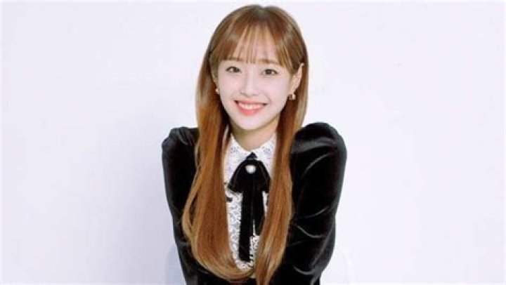 Chuu (Loona Band Singer) Profile, Age, Height, Weight, Wiki, Measurements, Boyfriend, Bio, Net Worth, Facts