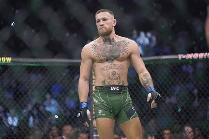 Conor McGregor Biography - Facts, Childhood, Family Life & Achievements