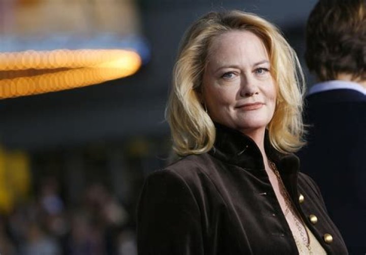 Cybill Shepherd: dating, net worth, tattoos, smoking & body measurements