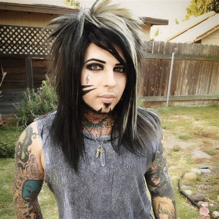Dahvie Vanity Biography - Facts, Childhood, Family Life & Achievements