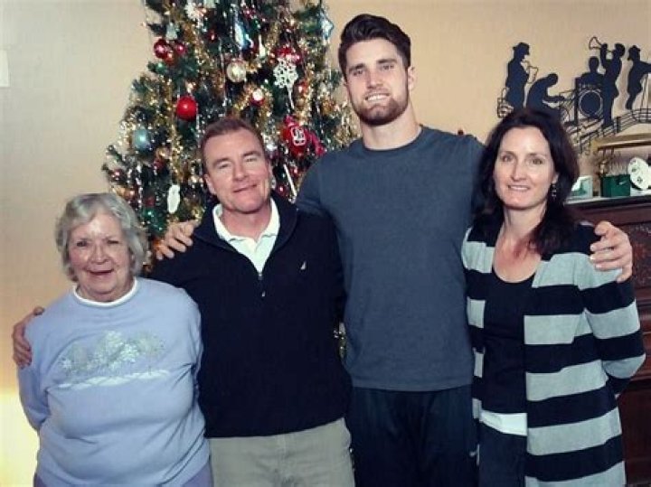 Dalton Schultz family, wife, children, parents, siblings