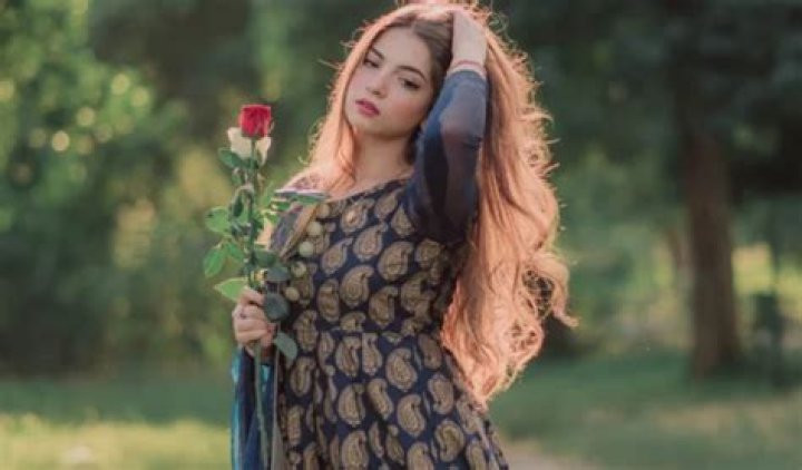 Dananeer Mobeen [Pawri Girl] Biography, Boyfriend, Height & More