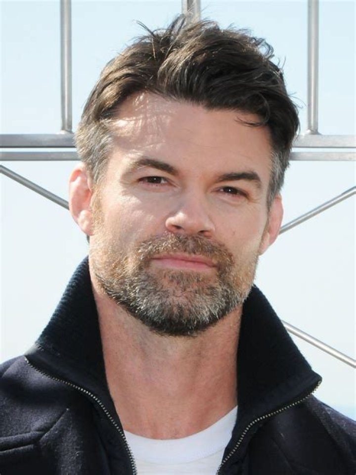 Daniel Gillies Biography - Facts, Childhood, Family Life & Achievements