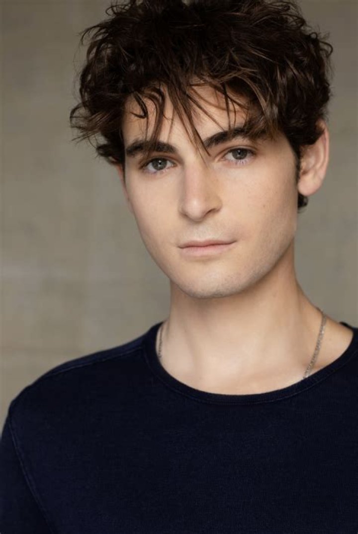 David Mazouz Biography - Facts, Childhood, Family Life & Achievements