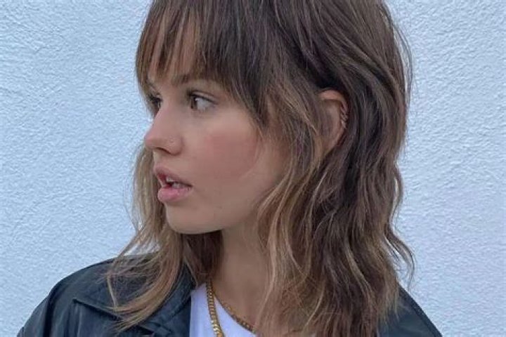 Debby Ryan Shows Off Bold New Hairstyle!