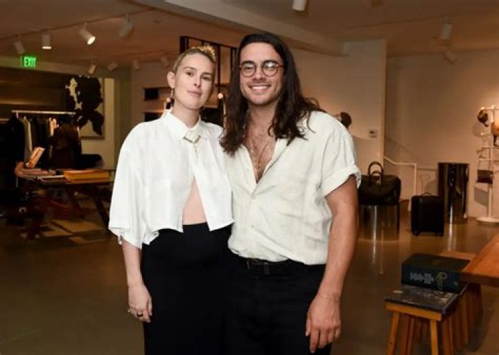 Derek Richard Thomas Wiki, Age, Girlfriend, Wife, Songs, Net Worth, Parents & More