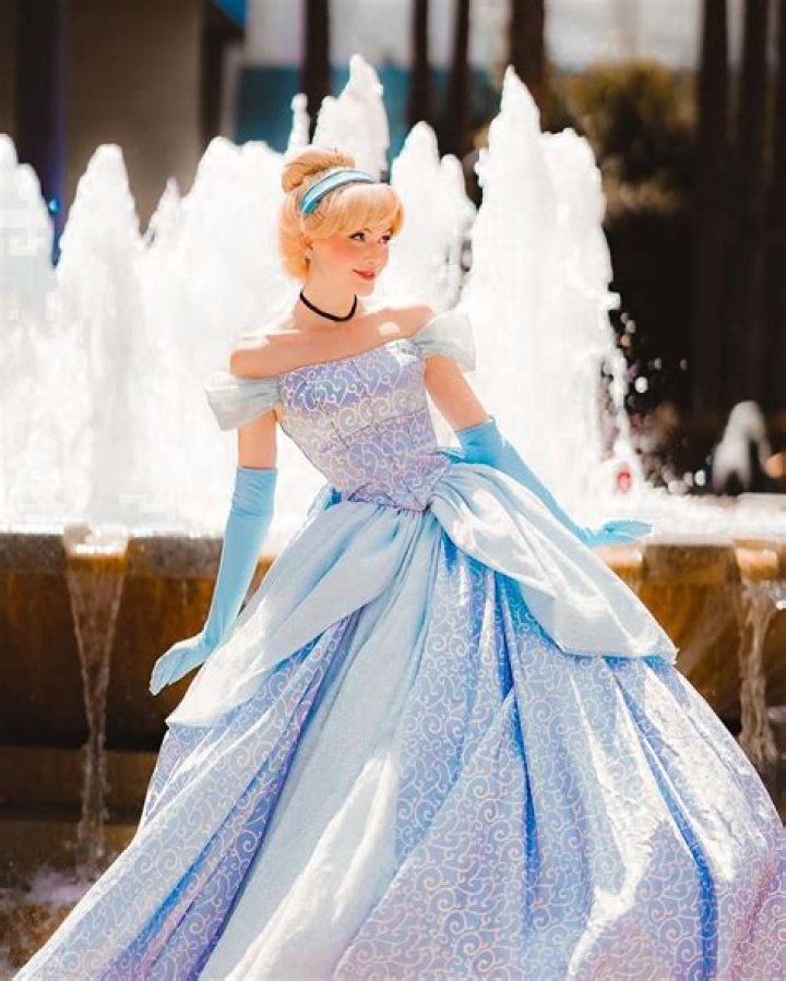 Did Cinderella ever wear a yellow dress? – Celebrity