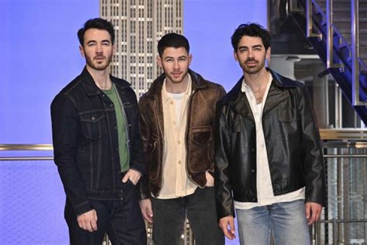 Do Jonas Brothers smoke? – Celebrity