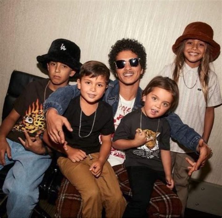 Does Bruno Mars have kids?