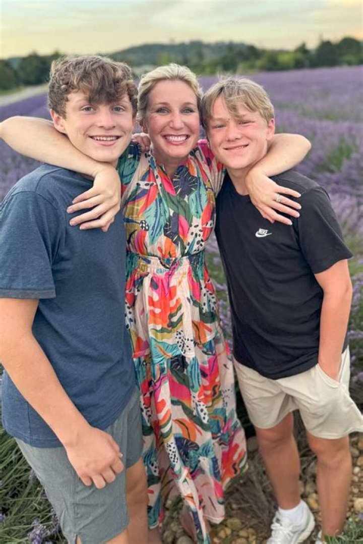 Does Dave Marrs Have A Twin? – Celebrity