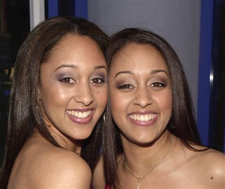 Does Nicki Minaj have a twin sister?