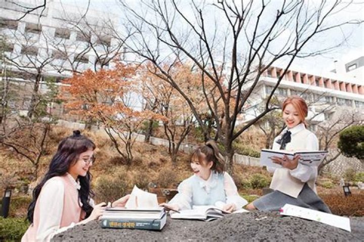 Dongduk Women's University Notable Alumni
