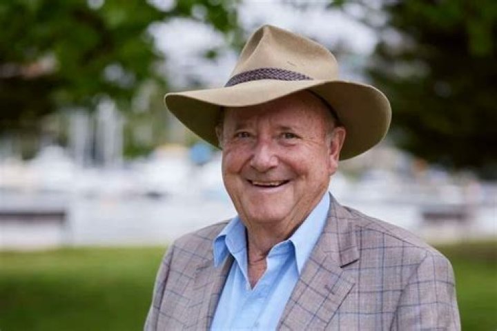 Dr Harry Cooper Height, Weight, Net Worth, Age, Birthday, Wikipedia, Who, Nationality, Biography