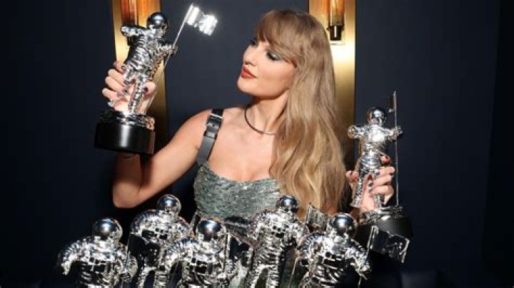 Drake Wins Most Billboard Music Awards Ever Breaking Taylor Swift’s Record!