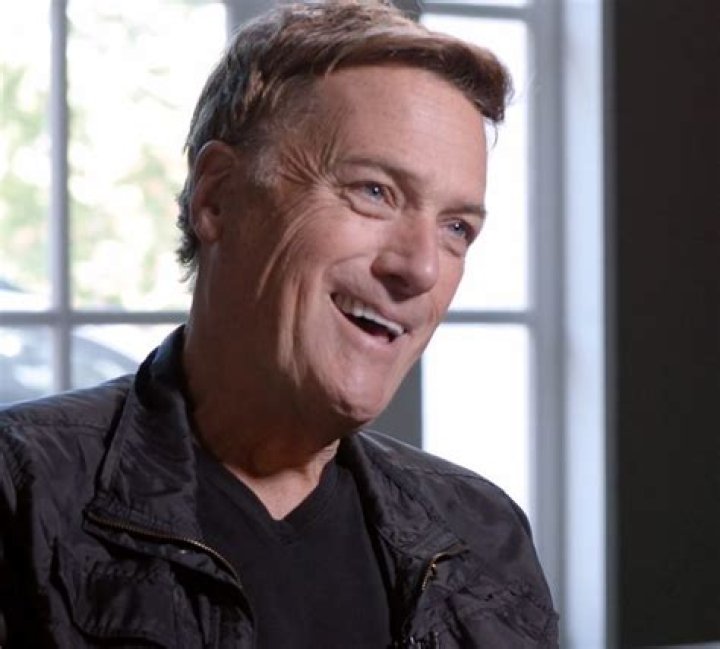 Eddy Arnold Biography, Age, Death, Family, Wife, Songs, and Net Worth.