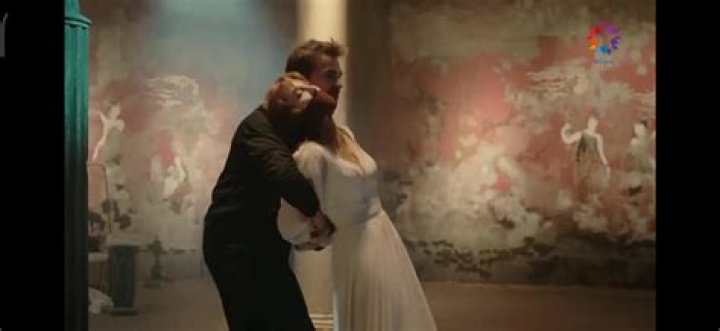 Elçin Sangu Biography - Facts, Childhood, Family Life & Achievements