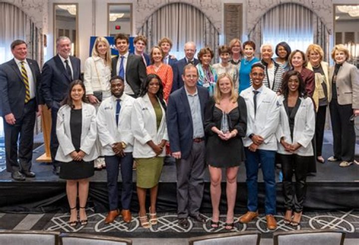 Dr. Elizabeth Centurion, MD – Philadelphia, PA