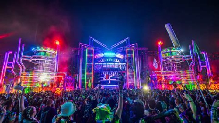 EmazingLights, iHeartRaves And Into The AM To Host Biggest Pop-Up Store Of EDC Weekend