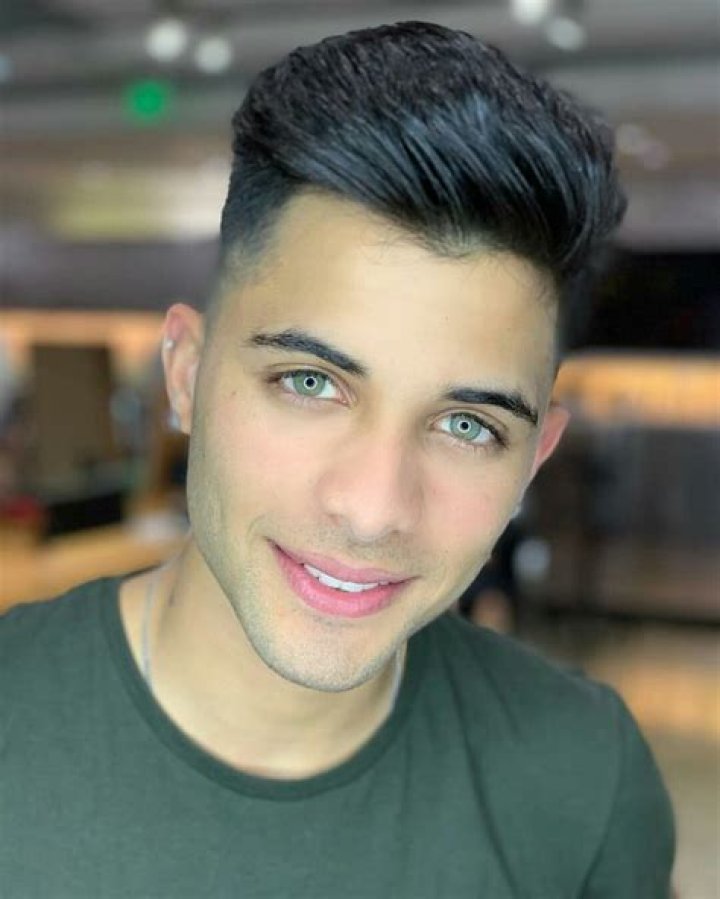 Erick Brian Colon - Bio, Facts, Family of Singer, Instagram Star