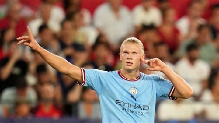 Erling Haaland salary per week at Manchester City FC