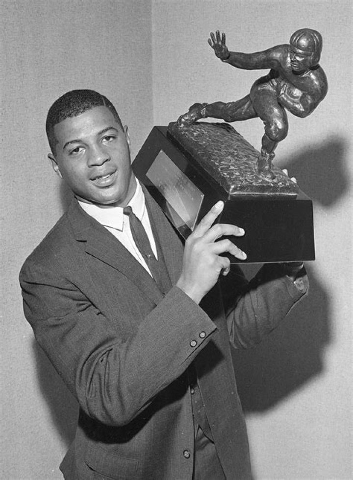Ernie Davis Biography - Facts, Childhood, Family Life & Achievements